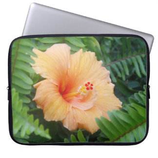 Protection Pour Ordinateur Portable Fleur d'Hibiscus orange avec des fougères