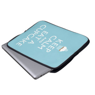 Protection Pour Ordinateur Portable Gardez le calme et mangez un petit gâteau {bleu}