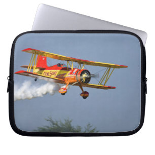Protection Pour Ordinateur Portable Gene Soucy effectuant des acrobaties en Grumman