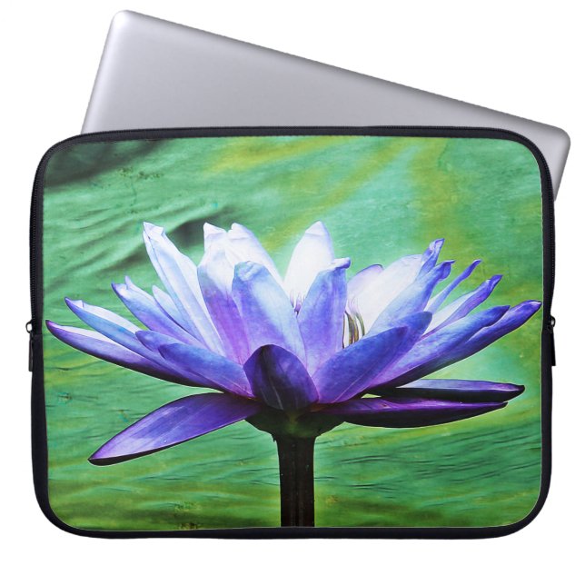 Protection Pour Ordinateur Portable La Lys D'Eau Violette (Devant)