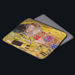 Protection Pour Ordinateur Portable Le baiser de Gustav Klimt, Art Nouveau Vintage<br><div class="desc">Le tableau ultime de l'amour, un beau design pour célébrer la Saint Valentin avec! The Kiss (détail) (1907-1908) de Gustav Klimt est un symbole de l'époque victorienne vintage de l'amour d'art et de la peinture romantique mettant en scène un couple romantique dans différentes nuances d'or, motifs et symboles, partageant un...</div>