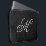 Protection Pour Ordinateur Portable LETTRE Élégante M Diamants Étincelants-Monogramme<br><div class="desc">Élégant noir et blanc étincelant diamants lettre initiale M. D'autres lettres vont bientôt arriver. Envoyez-moi un e-mail pour que vous l'obteniez plus tôt car cela prend du temps pour le faire. C'est une image de diamants et non pas réelle ou fausse.</div>