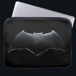 Protection Pour Ordinateur Portable Ligue de Justice | Symbole de batman métallique<br><div class="desc">Voici le symbole de batte métallique usé de Batman,  tiré du film de la Ligue de la Justice.</div>