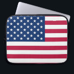 Protection Pour Ordinateur Portable Manche pour ordinateur portable USA Flag<br><div class="desc">Protégez votre ordinateur portable avec style en utilisant notre manche pour ordinateur portable élégant avec le drapeau des États-Unis d'Amérique! Réalisée avec une attention minutieuse aux détails, cette pochette est plus qu'une simple couverture protectrice, c'est une célébration du patrimoine américain et de la fierté nationale. Le design audacieux présente fièrement...</div>