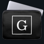 Protection Pour Ordinateur Portable Monograme de Black White Framed Initial<br><div class="desc">Noir Blanc encadré Monogramme initial Un arrière - plan élégant noir solide avec une zone encadrée blanche pour votre monogramme, nom ou autre texte. Vous pouvez également modifier la police de texte, modifier la taille et la couleur de la police, déplacer le texte, etc. Si vous voulez ce design dans...</div>