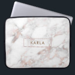 Protection Pour Ordinateur Portable monogramme blanc à texture faux marbre<br><div class="desc">Elégant marbre blanc et rose-or avec monogramme encadré.</div>