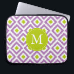 Protection Pour Ordinateur Portable Motif Ikat de diamant vert violet monogramme<br><div class="desc">Le design élégant et chic est doté d'un motif ikat de diamants coloré et tendance et peut être personnalisé avec votre monogramme,  initiale,  nom,  ou n'importe quel texte de votre choix pour un cadeau personnalisé parfait!</div>