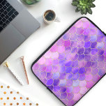 Protection Pour Ordinateur Portable Motif Ultra Violet & Gold Mermaid<br><div class="desc">Un très joli motif de sirène rempli d'écailles d'aquarelle dans les tons rose,  bleu clair et violet ultra violet. Les écailles sont dessinées dans une jolie texture de faux parties scintillant or. Cette motif chic conviendra parfaitement à toutes les majestueuses sirènes !</div>