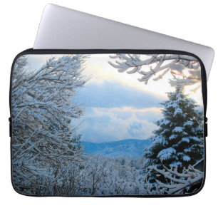 Protection Pour Ordinateur Portable Neige sur pins dans les montagnes rocheuses du Col