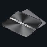 Protection Pour Ordinateur Portable Noir brillant acier inoxydable Texture métal impri<br><div class="desc">Moderne élégant noir brillant acier inoxydable texture métallique imprimé accentué avec des bandes de tons argentés simples pour votre monogramme personnalisé.</div>
