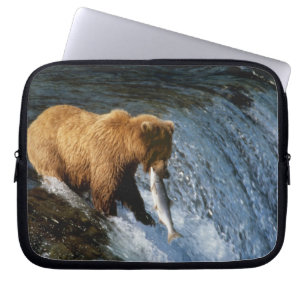 Protection Pour Ordinateur Portable Ours Brun d'Alaska attrapant un saumon à Brooks