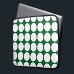 Protection Pour Ordinateur Portable Pois blancs sur vert<br><div class="desc">Des rangées de pois blancs en gras sur un arrière - plan vert forment un motif graphique classique. numériquement créé une image. Copyright © 2013 Claire E. Skinner. Tous droits réservés.</div>
