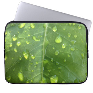 Protection Pour Ordinateur Portable Raindrops sur une feuille