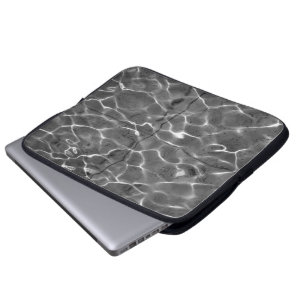 Protection Pour Ordinateur Portable Réflexions Légères Sur L'Eau : Noir & Blanc