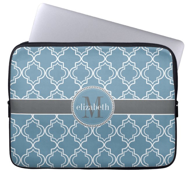 Protection Pour Ordinateur Portable Sky Blue Grey Blanc Quatrefoil marocain Monogramme (Devant)