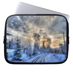 Protection Pour Ordinateur Portable Terrain agricole en hiver Neige au lever du soleil
