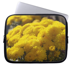 Protection Pour Ordinateur Portable Yellow marigolds bask in sunlight