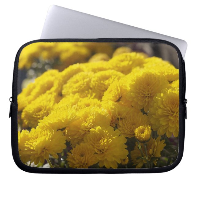 Protection Pour Ordinateur Portable Yellow marigolds bask in sunlight (Devant)