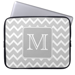 Protection Pour Ordinateur Portable Zigzags gris et blancs avec le monogramme fait sur