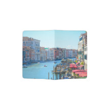 Bateaux dans les canaux de Venise Italie