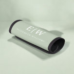 Protège Poignée Pour Bagage Élégant professionnel simple Monogramme minimalist<br><div class="desc">Découvrez notre Elegant Professional Simple Monogram Minimalist Collection : Elevez votre style avec une sophistication intemporelle et une élégance sobre. Réalisée avec une attention minutieuse aux détails, cette collection présente des designs minimalistes ornés de votre monogramme personnalisé. Chaque pièce respire le professionnalisme et le raffinement, parfait pour faire une impression...</div>