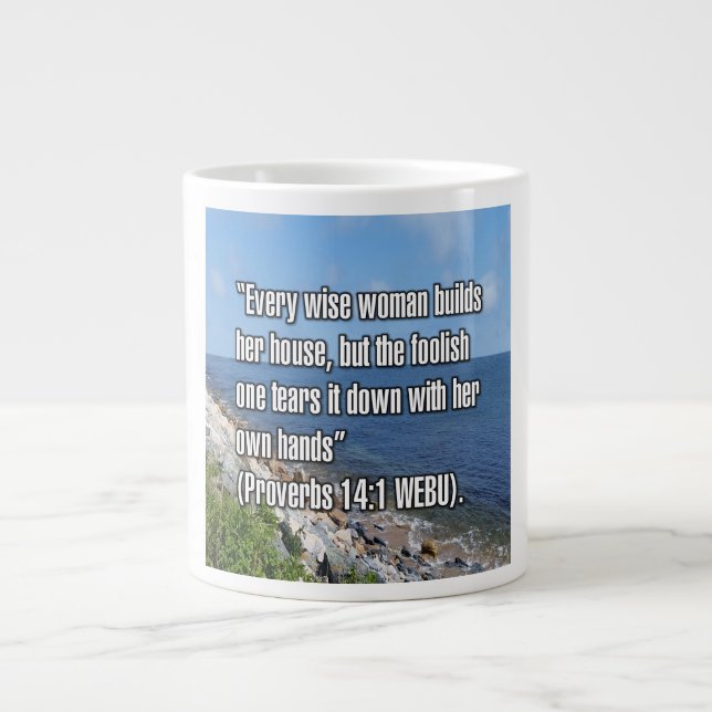 Proverbes 14:1 WEBU Mug (Devant)