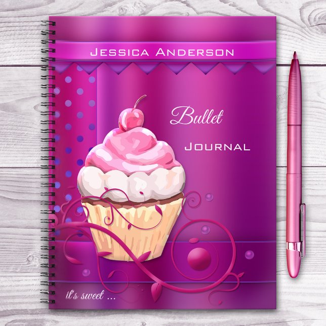 Puce cupcake violet Journal ou Carnet de recette (Notebook featuring a sweet cupcake design with floral swirl on elegant purple fuchsia pink)