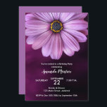 Purple Daisy Invitations de fête d'anniversaire<br><div class="desc">Une superbe marguerite violette sur un arrière - plan violet profond à noir,  des invitations parfaites pour toute occasion. Première communion,  dédicace,  baptême,  baptême et bien plus encore,  il suffit de changer le libellé. PRODUITS CORRESPONDANTS dans notre magasin —> http://bit.ly/2TkJpYb <—</div>