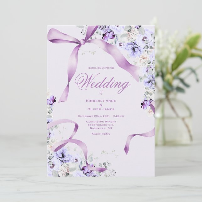 Purple Floral Ribbons Elegant Wedding Invitation (Debout devant)