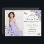Purple Lilac Floral or Quinceañera Enregistrer la<br><div class="desc">Personnalisez cette belle floraison lilas violet sauvez la carte magnétique de date avec votre propre libellé et photographiez facilement et rapidement. Cliquez simplement sur le bouton Modifier à l'aide des outils de conception pour modifier davantage le texte, le libellé, le style de police, la taille de police, la couleur de...</div>