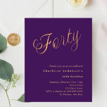 Purple or script 40e anniversaire invitation<br><div class="desc">Une invitation design et moderne pour une fête de 40e anniversaire. Un arrière - plan de couleur violette et le mot Quarty écrit avec d'élégantes grandes lettres de script en faux or. Personnalisez et ajoutez un nom et des détails du parti. 1 feuille = 1 invite imprimé bord à bord....</div>