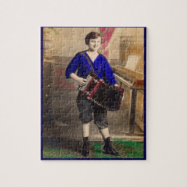 Puzzle 1920 jeune accordéoniste RPPC (Vertical)