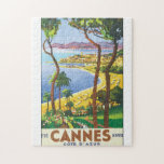 Puzzle Affiche de Vintage voyage de Cannes Cote d'Azur<br><div class="desc">Cette illustration vintage vintage d'affiche de voyage de Cannes Cote d'Azur de caractéristiques du produit.
Comme cette conception, mais vous voulez la tordre ? Cliquez sur juste dessus la "personnaliser" pour ajouter le texte ou pour ajuster des choses sur votre aimer.</div>