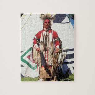 Puzzle Amérindiens dans les vêtements traditionnels à