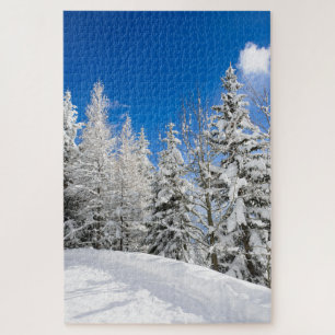 Puzzle Arbres de neige sous un ciel bleu clair en hiver