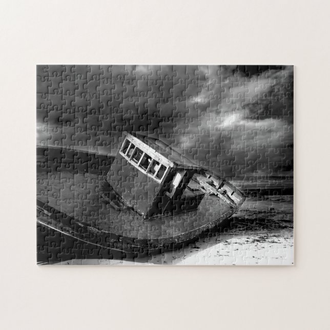 Puzzle Bateau au repos sur une plage. (Horizontal)