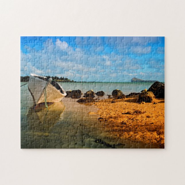 Puzzle Bateau de pêche sur une plage mauricienne avec un  (Horizontal)