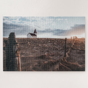 Puzzle Bâtiment de l'église et terrain de foin au coucher