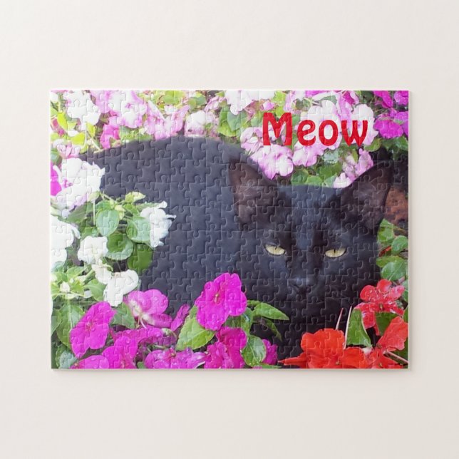 Puzzle Beau chat noir avec les yeux verts en fleurs (Horizontal)