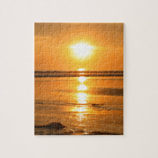 Puzzle Beau coucher du soleil orange à la plage dans Bali