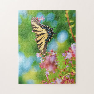 Puzzle Beau papillon Swallowtail sur de jolies fleurs