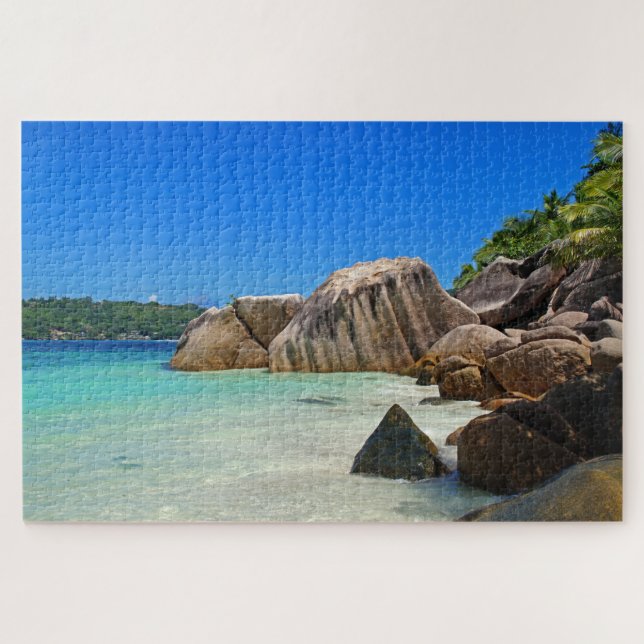 Puzzle Belle mer tropicale avec une plage rocheuse (Horizontal)