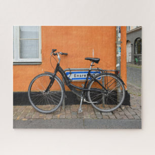 Puzzle Bicyclette noire contre mur orange, Aarhus, Danema
