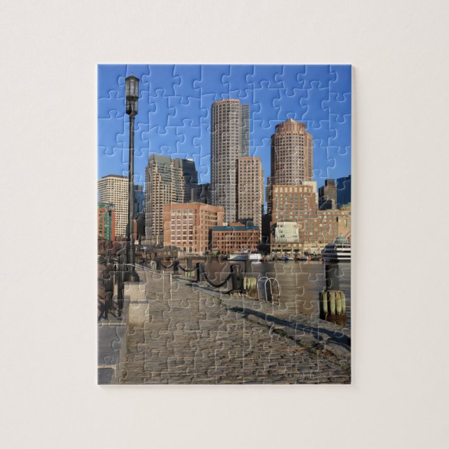 Puzzle Boston Harbour et skyline. Boston est l'une des (Vertical)
