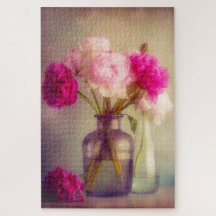 Bouquet de pivoines vintages dans les vases de ver