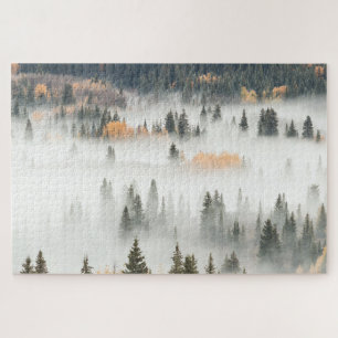 Puzzle Brouillard à l'aube couvrant la forêt de montagne