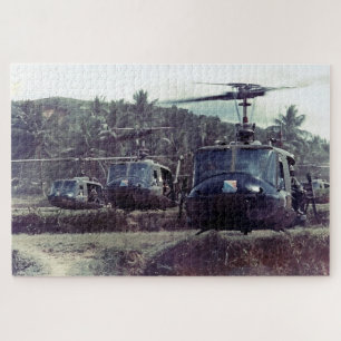 Puzzle Bruce Crandall menant une formation d'UH-1 Huey