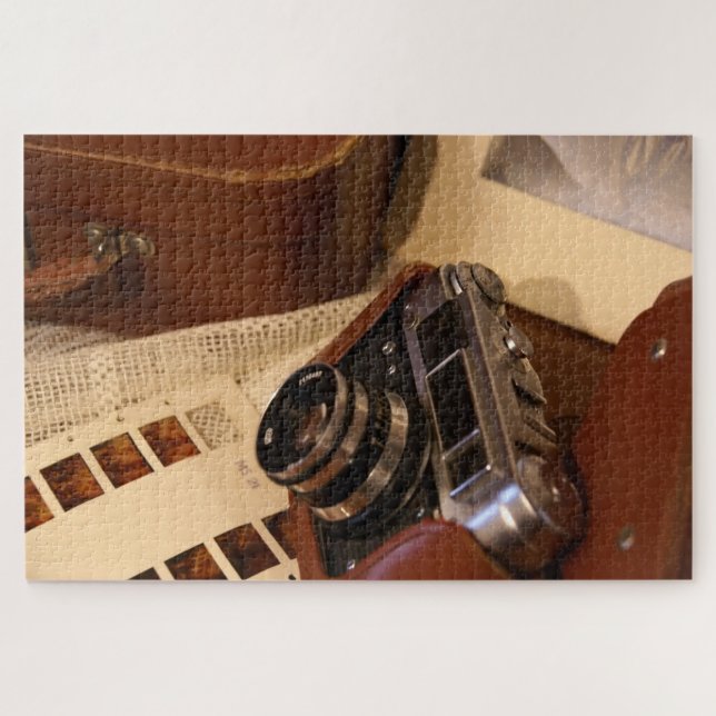 Puzzle Caméra analogique vintage en coque marron cuir (Horizontal)