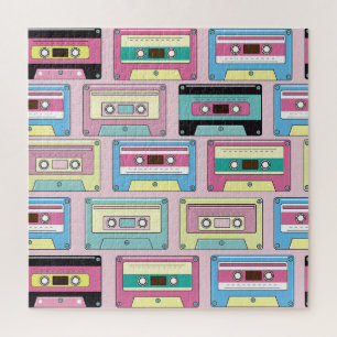 Puzzle cassettes colorées, motif arrière - plan rose.