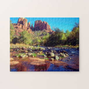 Puzzle Cathedral Rock se reflétant dans Oak Creek